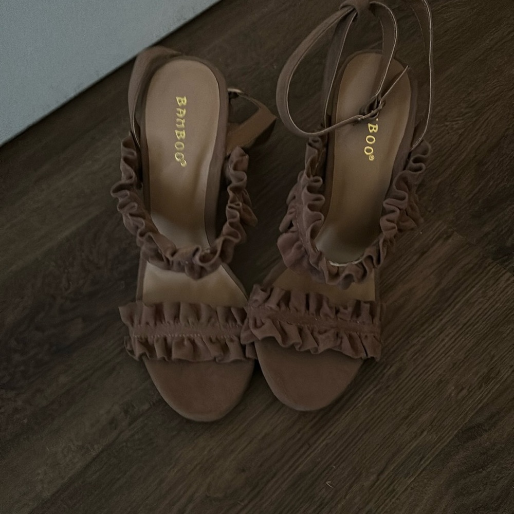 4" strap heels beige size 7